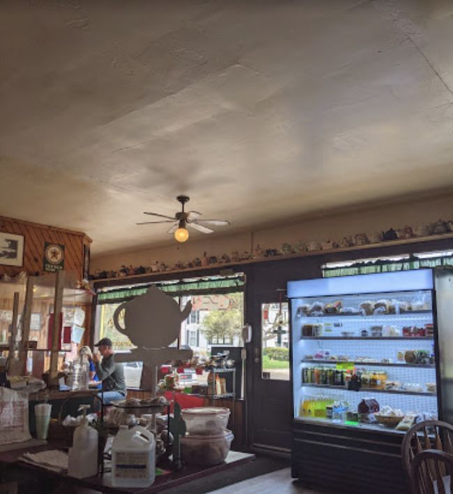 Tea Pot Dome Grill & Grocery - From Web Listing (newer photo)